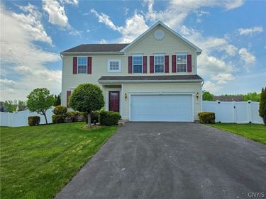 5563 Perth Course, Clay, NY 13041