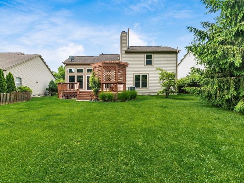 1465 Cottonwood Drive, Lewis Center, OH 43035 Photo 2