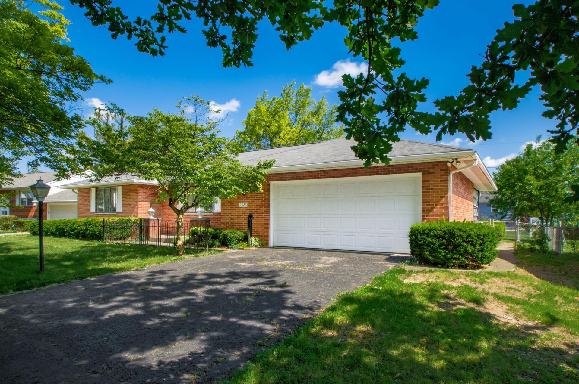 2928 N Gresham Road, Columbus, OH 43204 Main Photo