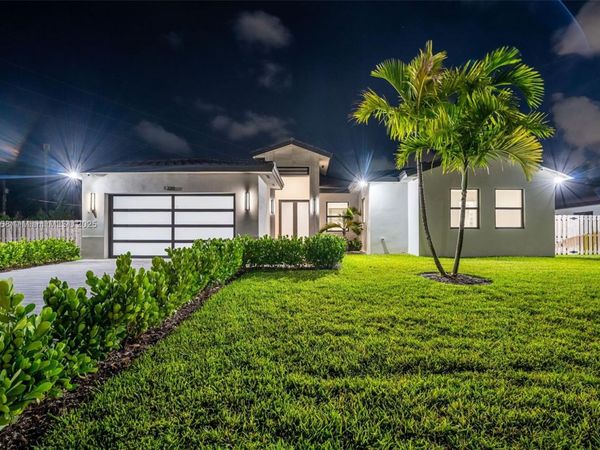 8220 SW 193rd Terrace , Cutler Bay, FL 33157