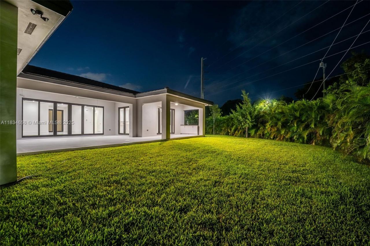 8220 SW 193rd Terrace , Cutler Bay, FL 33157 Photo