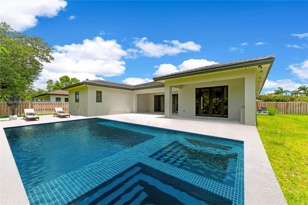 8220 SW 193rd Terrace , Cutler Bay, FL 33157 Photo