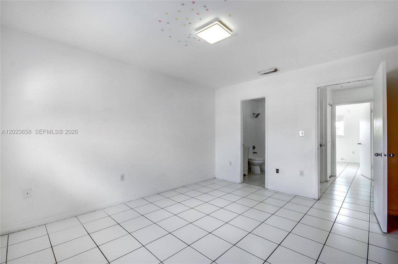 3021 W 76th St , Unit C-203, Hialeah, FL 33018 Photo