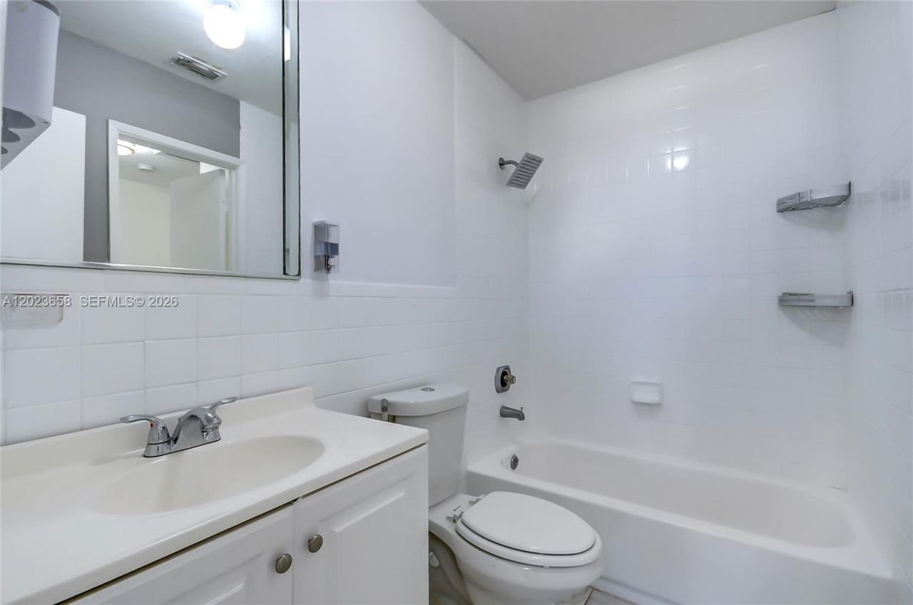 3021 W 76th St , Unit C-203, Hialeah, FL 33018 Photo