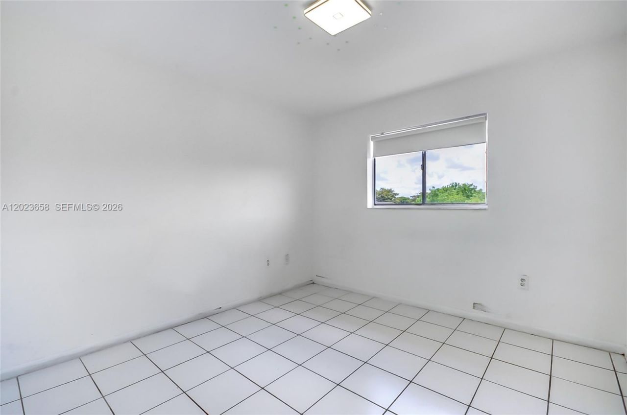 3021 W 76th St , Unit C-203, Hialeah, FL 33018 Photo