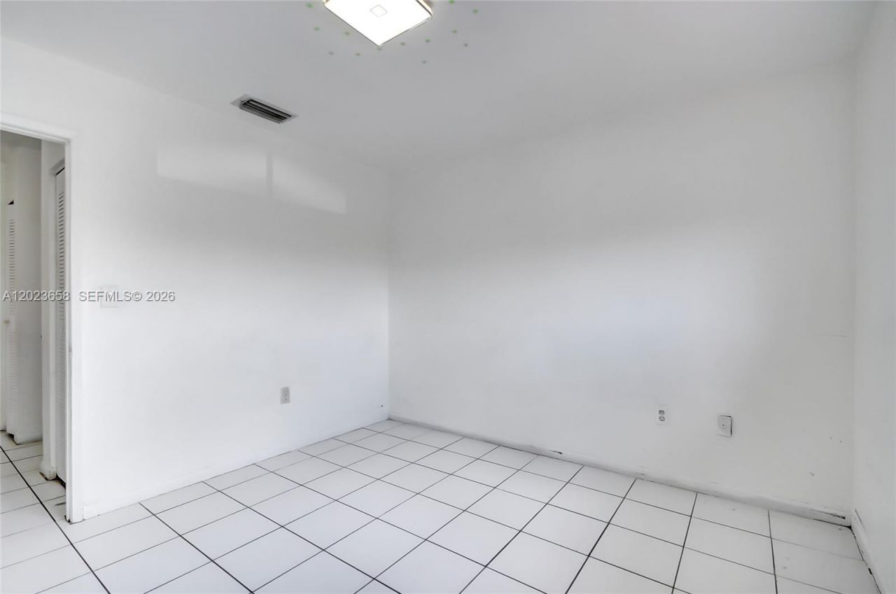 3021 W 76th St , Unit C-203, Hialeah, FL 33018 Photo