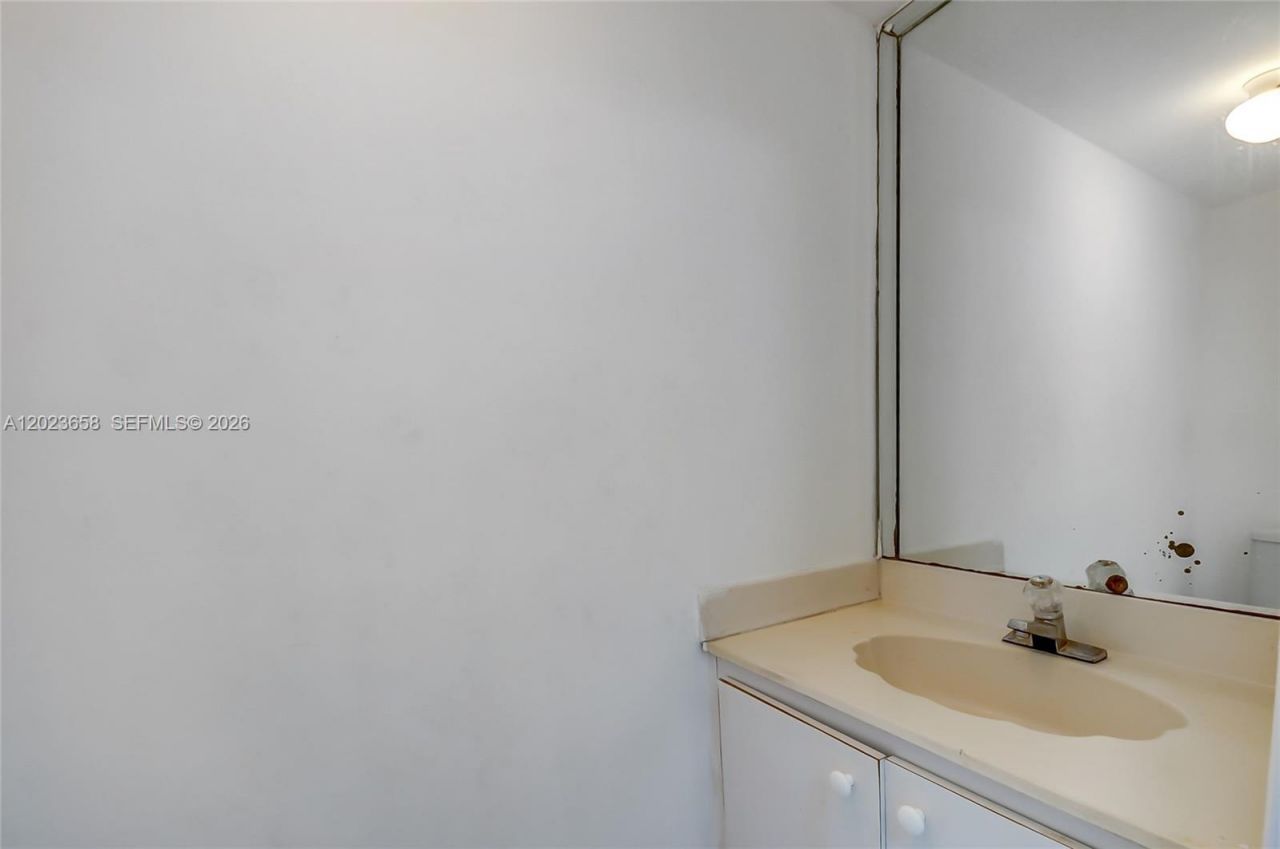 3021 W 76th St , Unit C-203, Hialeah, FL 33018 Photo