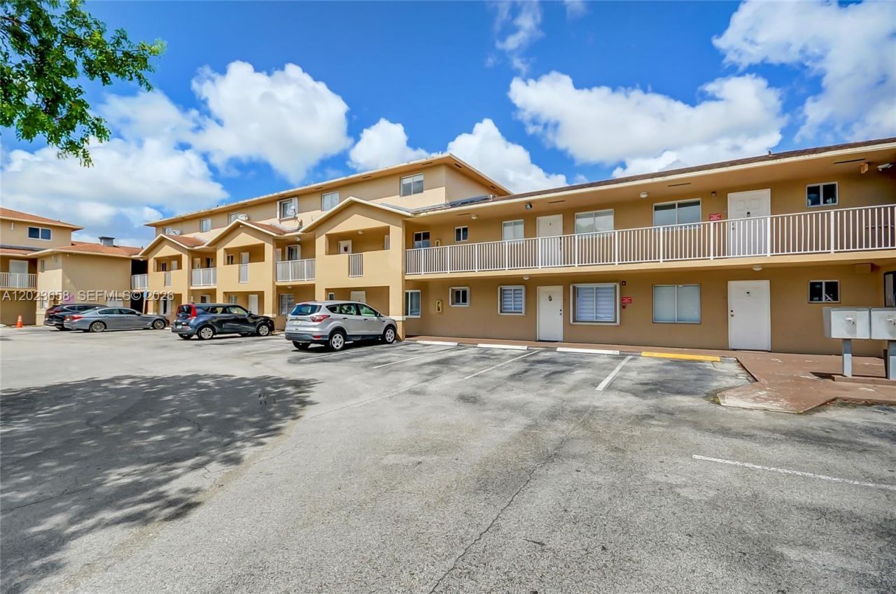 3021 W 76th St , Unit C-203, Hialeah, FL 33018 Photo