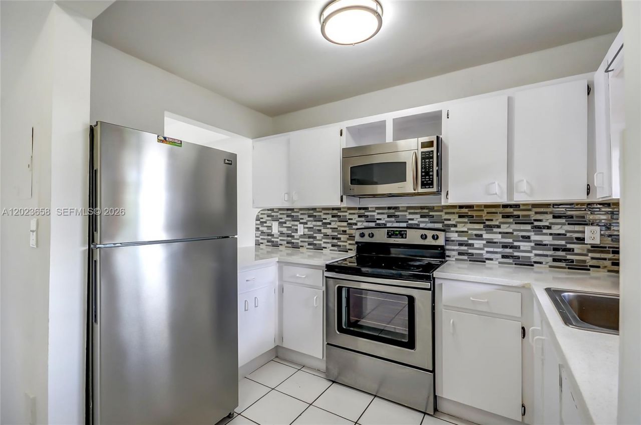 3021 W 76th St , Unit C-203, Hialeah, FL 33018 Photo