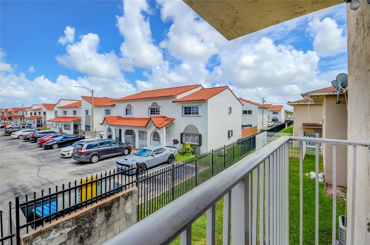 3021 W 76th St , Unit C-203, Hialeah, FL 33018 Photo