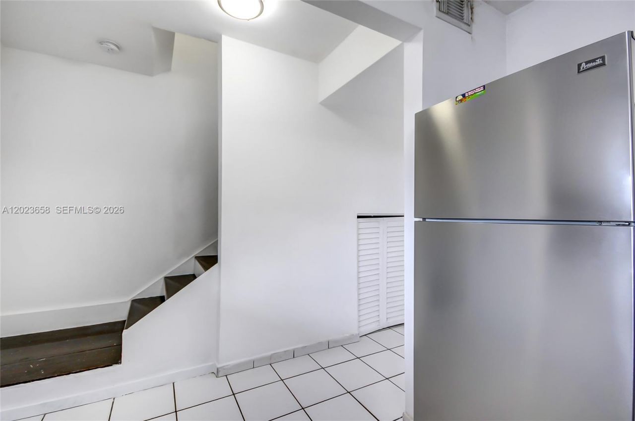 3021 W 76th St , Unit C-203, Hialeah, FL 33018 Photo