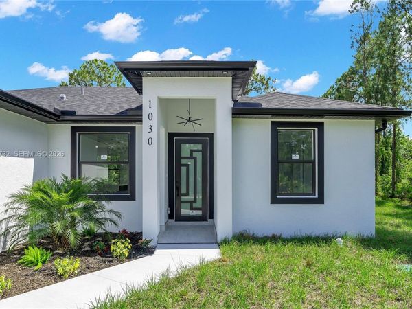 1030 Hunter St E , Lehigh Acres, FL 33974