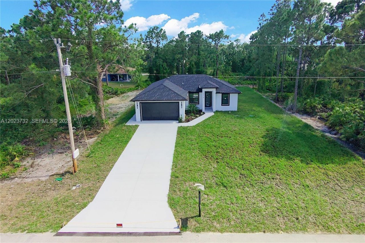 1030 Hunter St E , Lehigh Acres, FL 33974 Photo