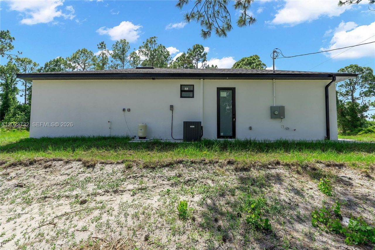 1030 Hunter St E , Lehigh Acres, FL 33974 Photo