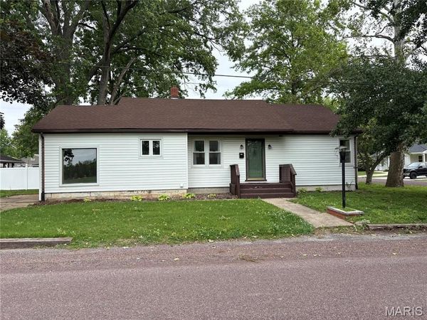1516 Ash Street , Highland, IL 62249
