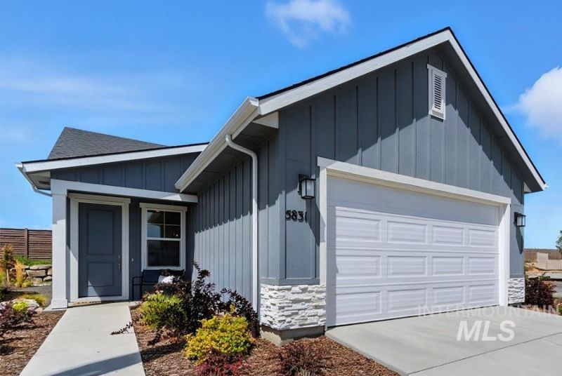 5945 N Static Line Ave, Meridian, ID 83646 Main Photo