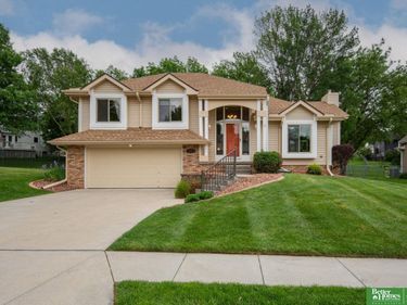 1904 Franklin Drive , Papillion, NE 68133