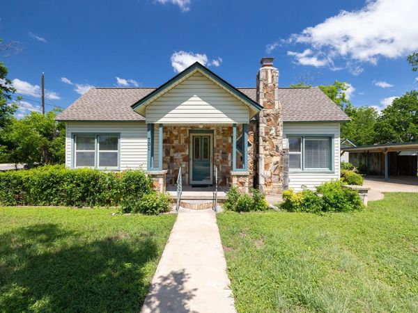 701 1/2 S Walnut ST , Georgetown, TX 78626