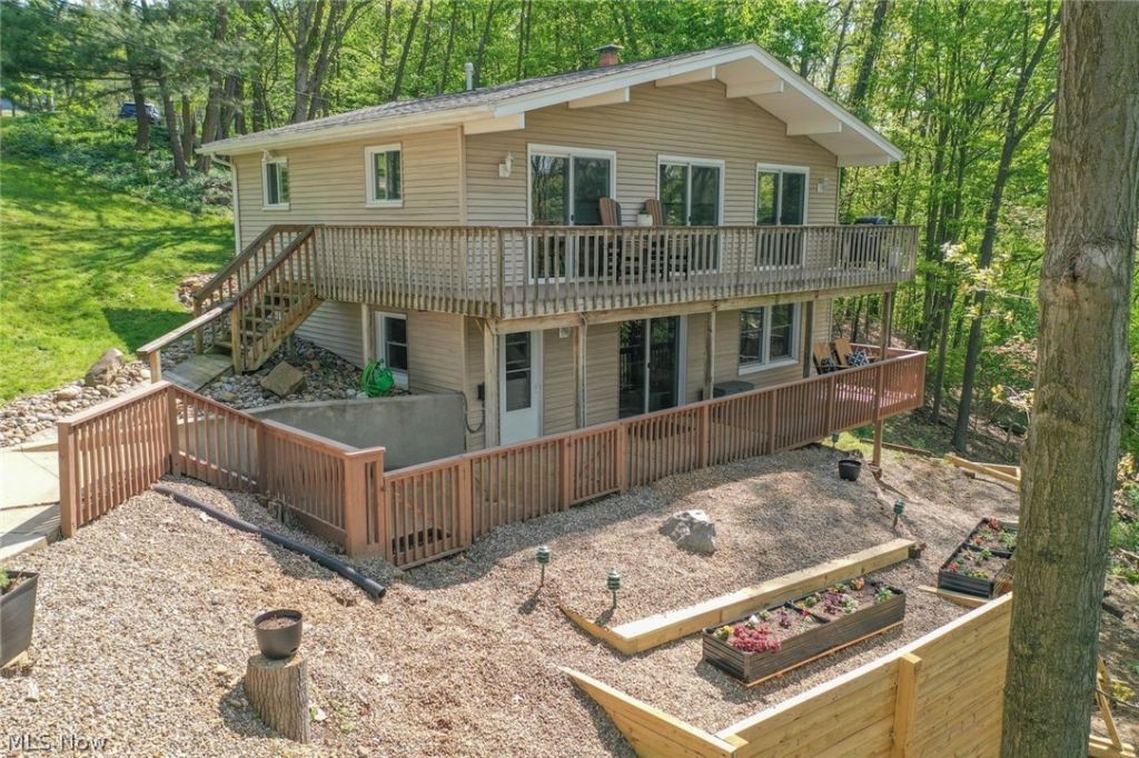 195 Oneida Trail , Malvern, OH 44644 Main Photo