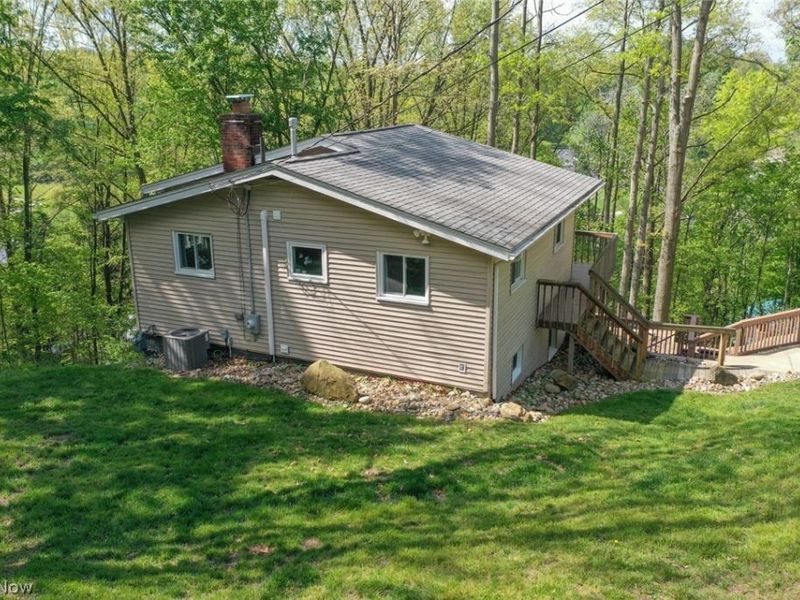 195 Oneida Trail , Malvern, OH 44644 Photo 8