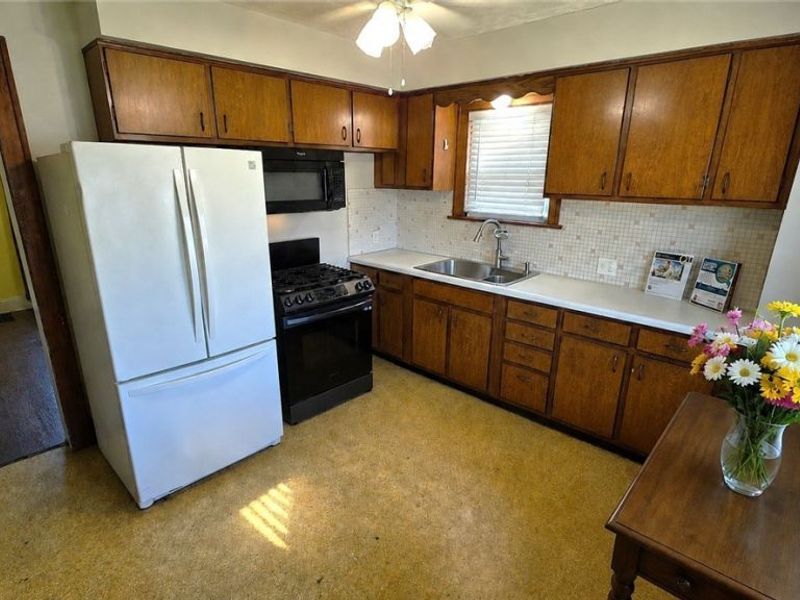 6818 Belmere Drive, Parma, OH 44129 Photo 11