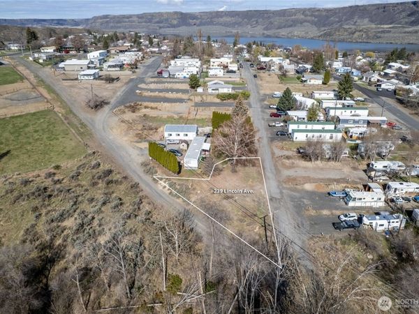 239 Lincoln Avenue , Electric City, WA 99123