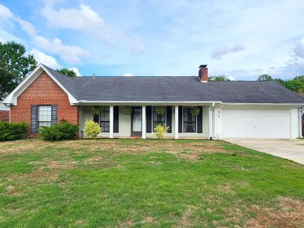 906 Sycamore St., Tupelo, MS 38801