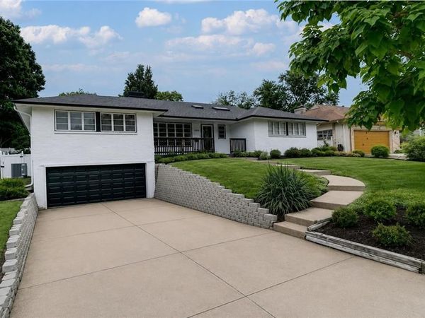 1102 W 85th Terrace, Kansas City, MO 64114