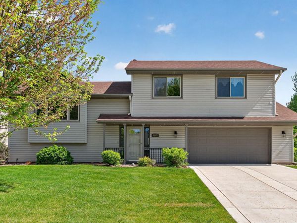 2287 Helmo Court N, Oakdale, MN 55128