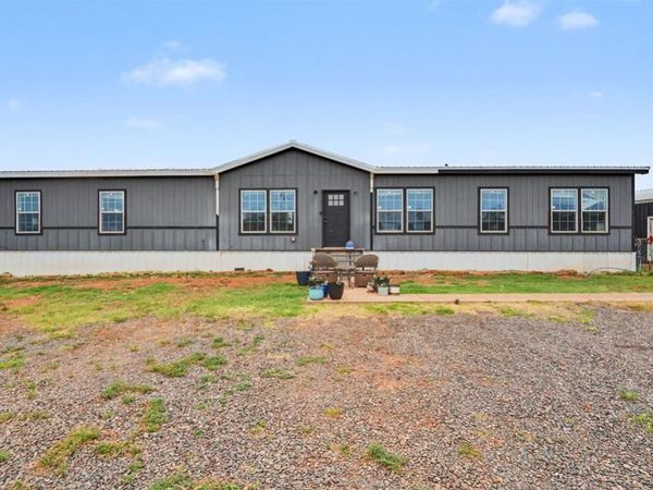 9908 N 1990 Road, Hammon, OK 73650