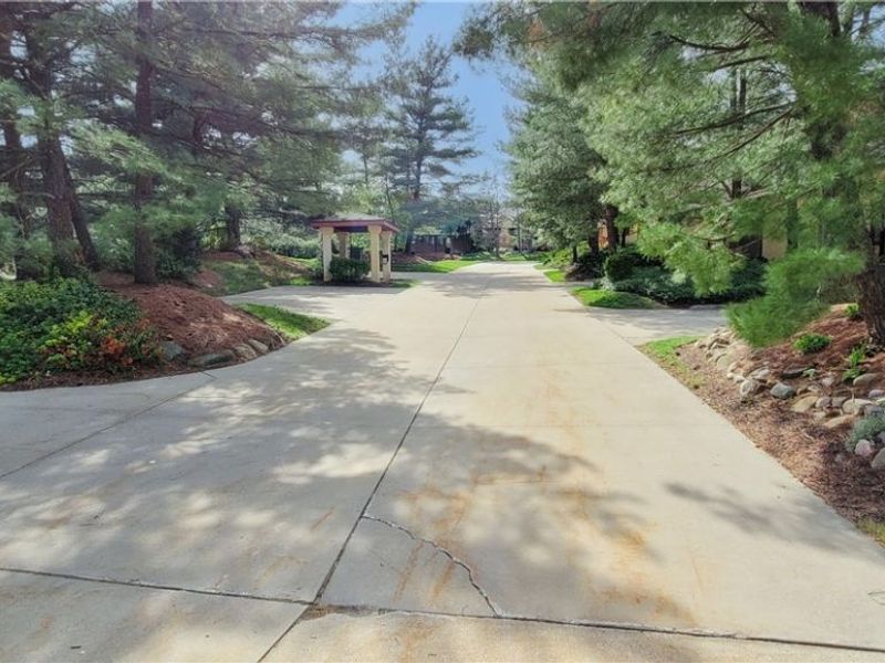 1745 Brookwood Drive, Akron, OH 44313 Photo 31