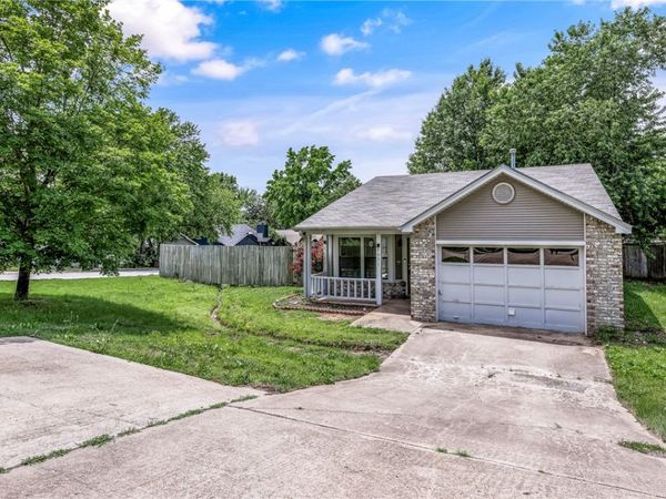 4031 Old Missouri Road, Fayetteville, AR 72703