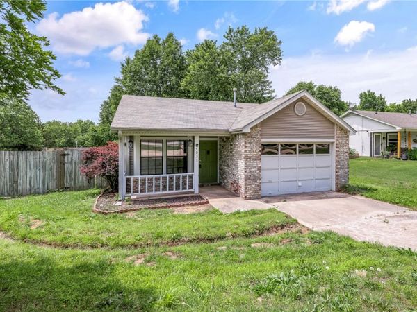 4031 Old Missouri Road, Fayetteville, AR 72703