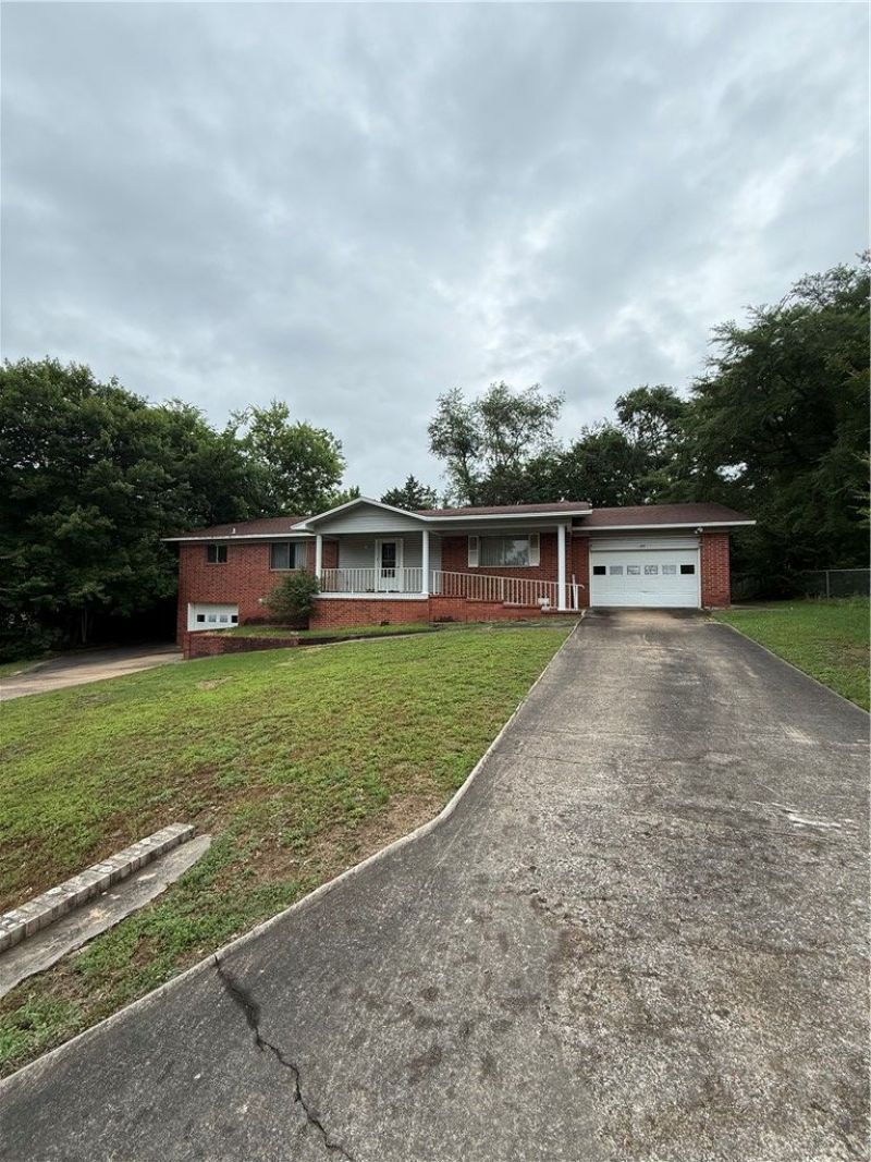 2806 N Frankfort Avenue, Russellville, AR 72802 Main Photo