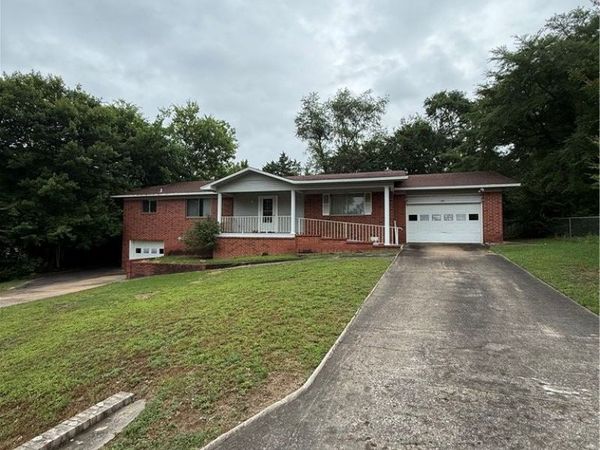 2806 N Frankfort Avenue , Russellville, AR 72802