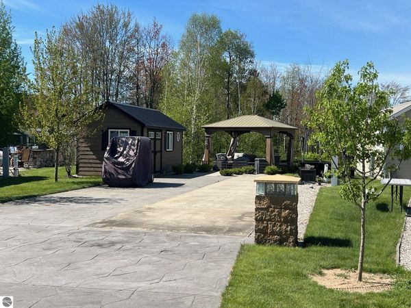 6100 Larson Road SW, South Boardman, MI 49680
