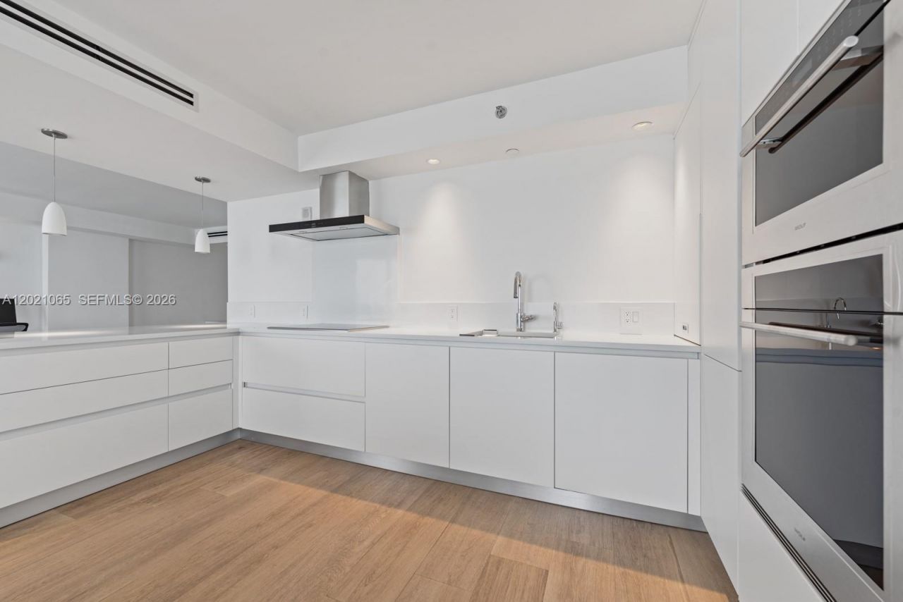 2457 Collins Ave, Unit 1703, Miami Beach, FL 33140 Photo