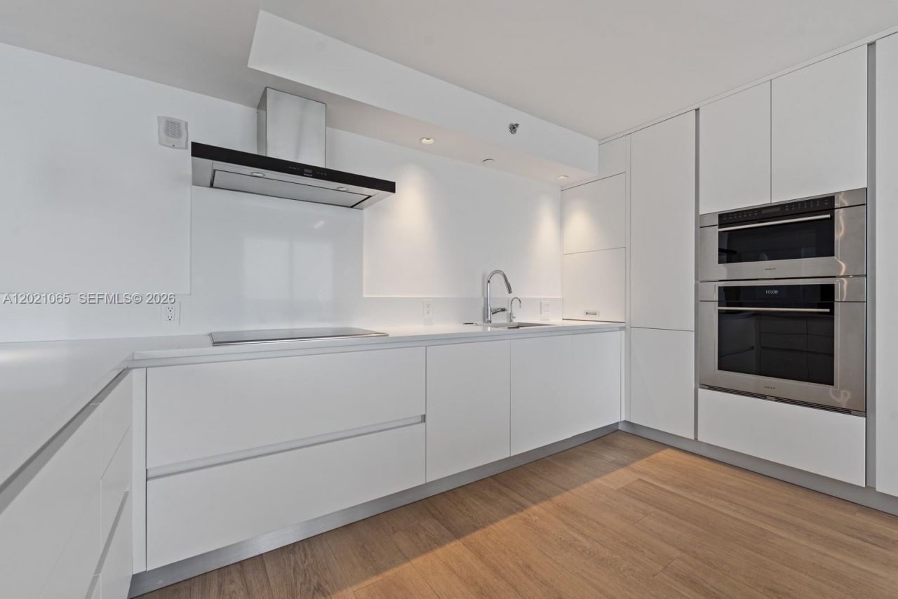 2457 Collins Ave, Unit 1703, Miami Beach, FL 33140 Photo