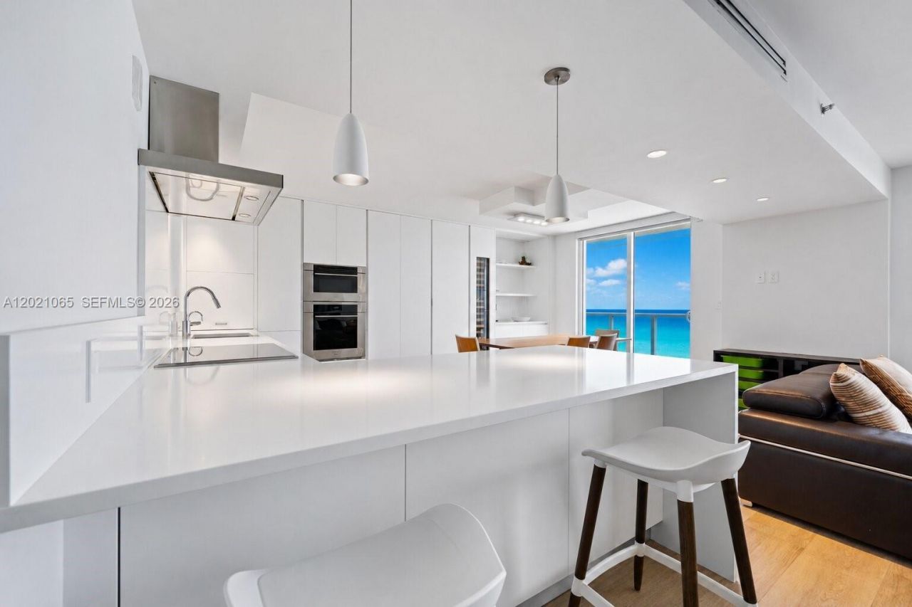 2457 Collins Ave, Unit 1703, Miami Beach, FL 33140 Photo