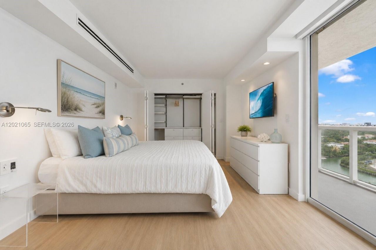 2457 Collins Ave, Unit 1703, Miami Beach, FL 33140 Photo