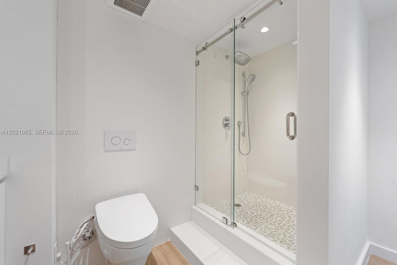 2457 Collins Ave, Unit 1703, Miami Beach, FL 33140 Photo