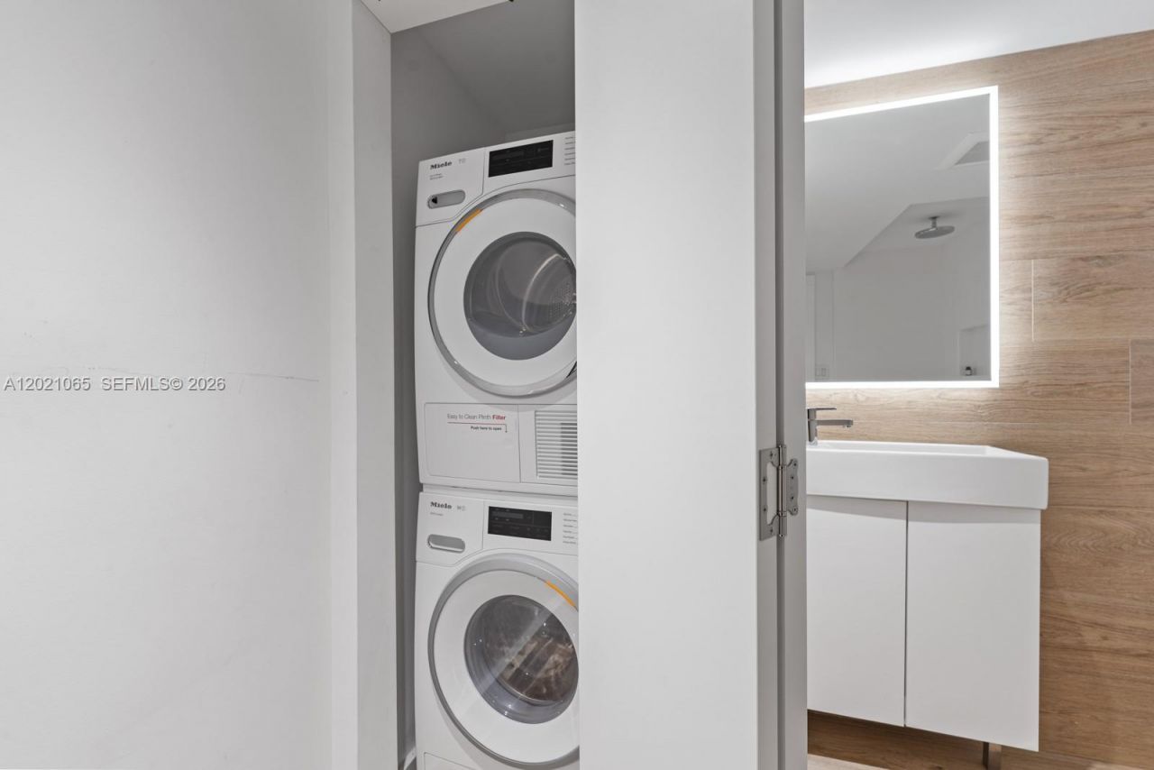 2457 Collins Ave, Unit 1703, Miami Beach, FL 33140 Photo