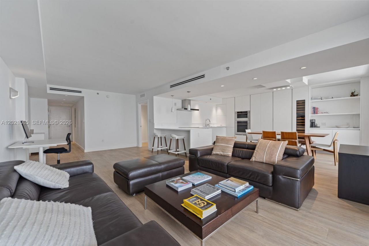 2457 Collins Ave, Unit 1703, Miami Beach, FL 33140 Photo
