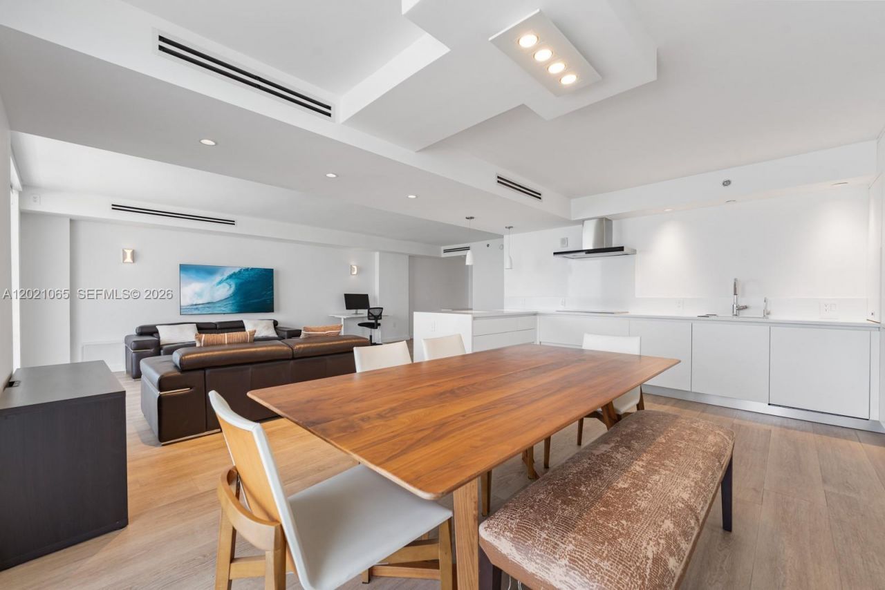 2457 Collins Ave, Unit 1703, Miami Beach, FL 33140 Photo
