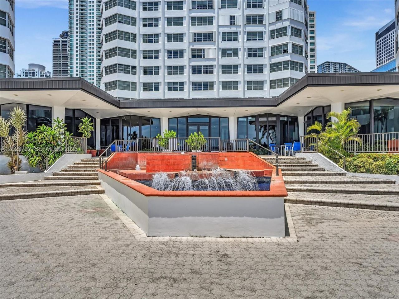 825 Brickell Bay Dr, Unit 2048, Miami, FL 33131 Photo