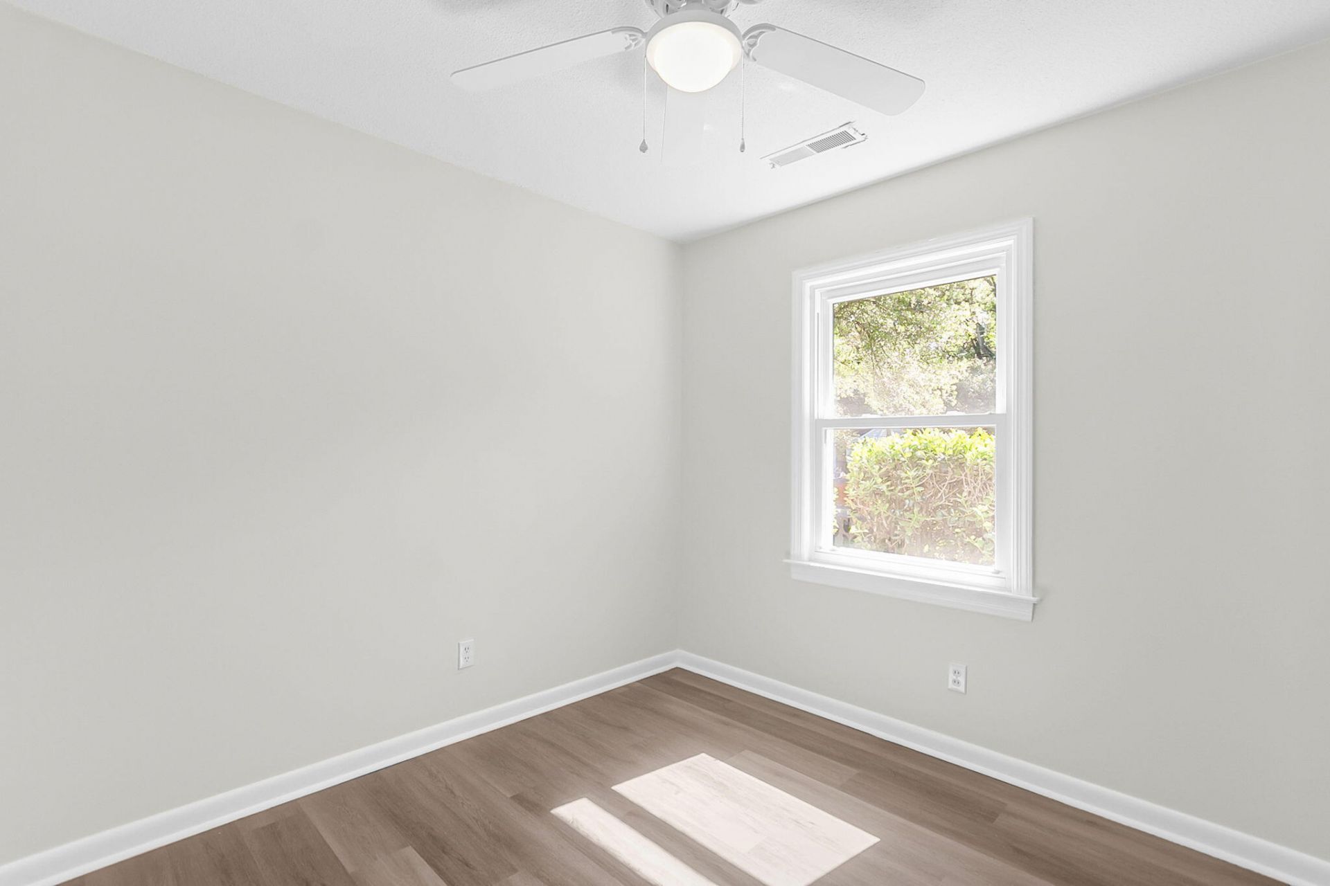 5433 Pennsylvania Avenue Photo 15