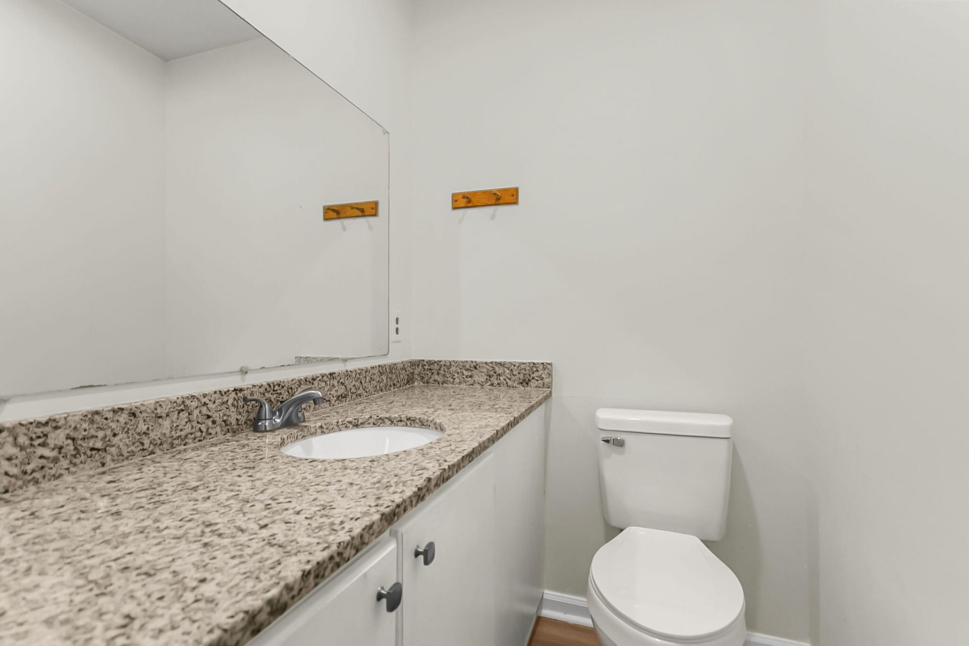 5433 Pennsylvania Avenue Photo 32
