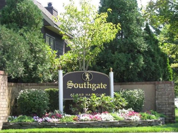 174 Southgate Crescent , Massapequa Park, NY 11762