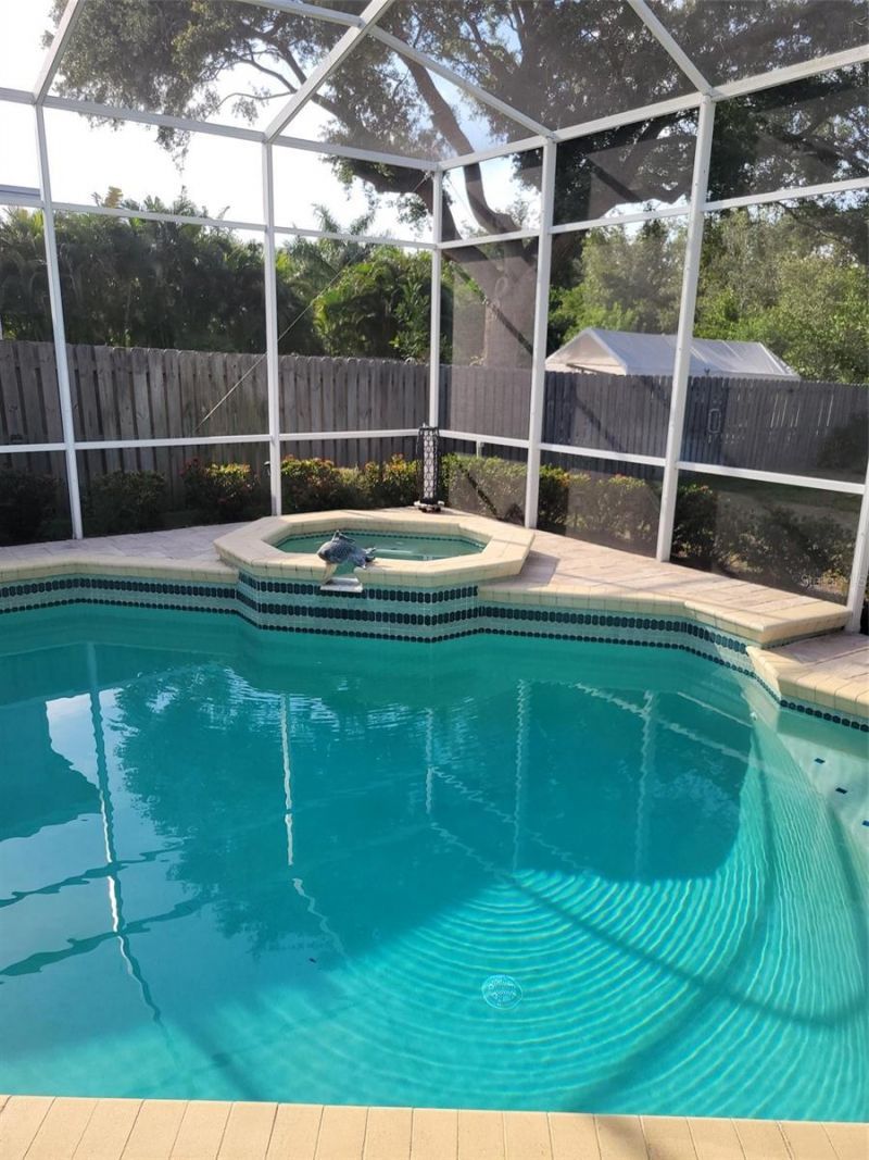 961 Live Oak Avenue Ne, Saint Petersburg, FL 33703 Photo