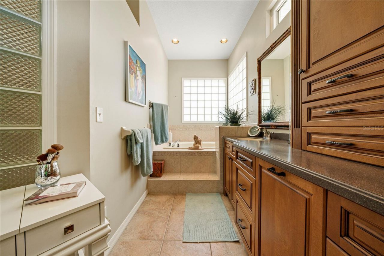 961 Live Oak Avenue Ne, Saint Petersburg, FL 33703 Photo